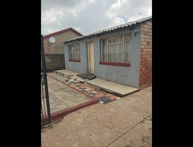 2 BEDROOM HOUSE FOR SALE IN SENAOANE